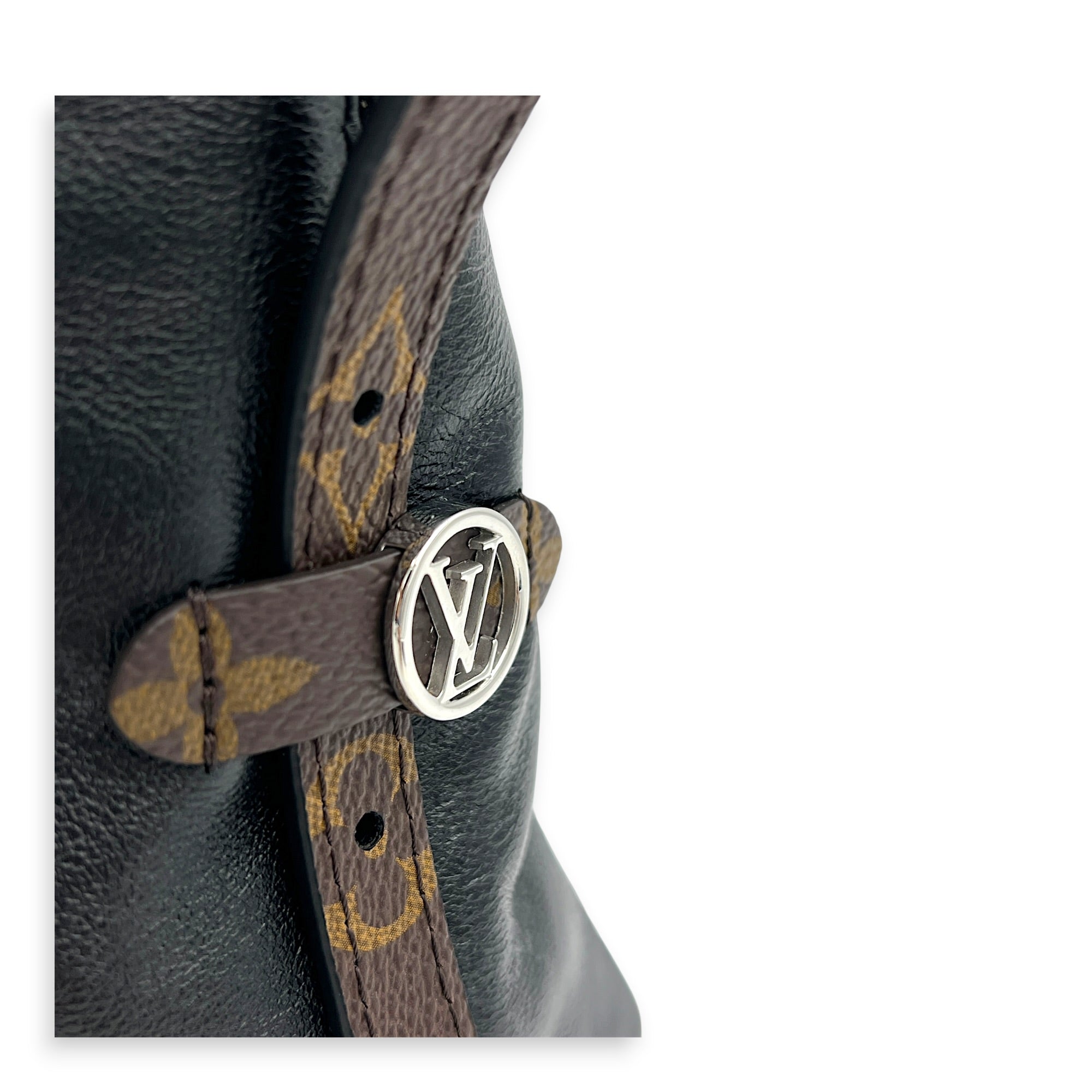Carryall East West Shoulder Bag Noir in Calfskin, Silver hardware