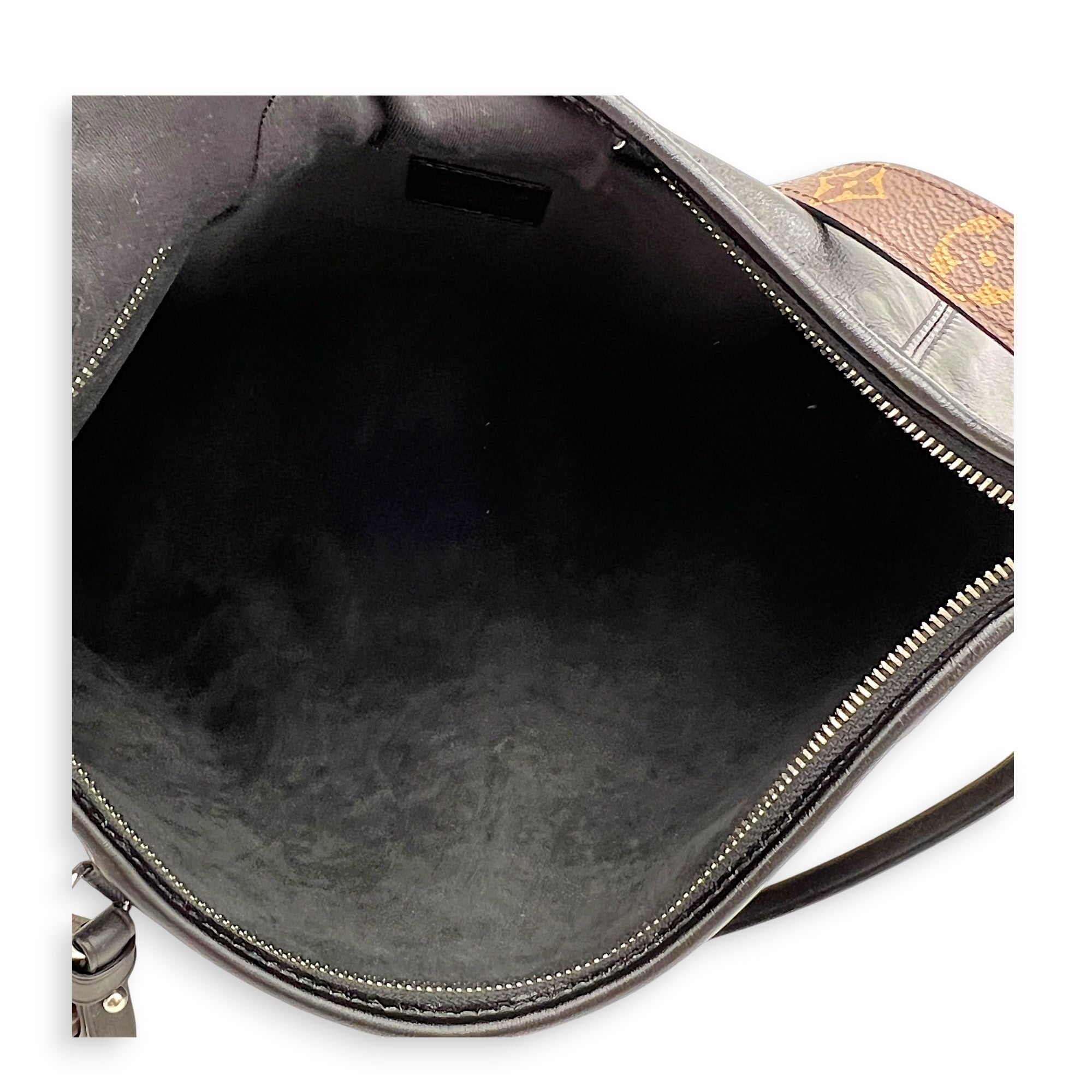 Carryall East West Shoulder Bag Noir in Calfskin, Silver hardware