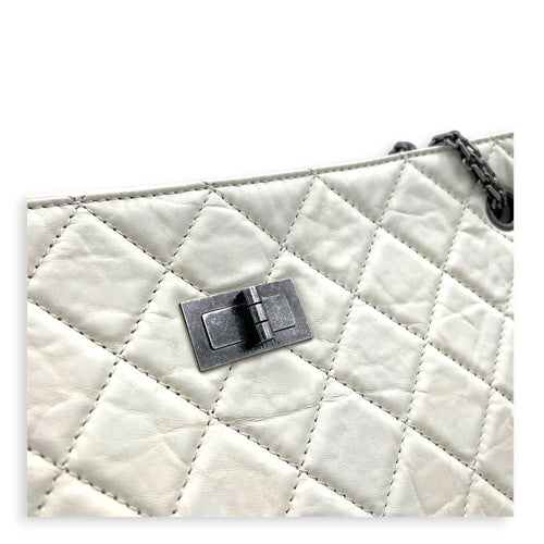 2.55 Tote Bag White in Distressed Leather, Gunmetal hardware