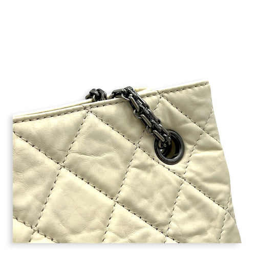 2.55 Tote Bag White in Distressed Leather, Gunmetal hardware