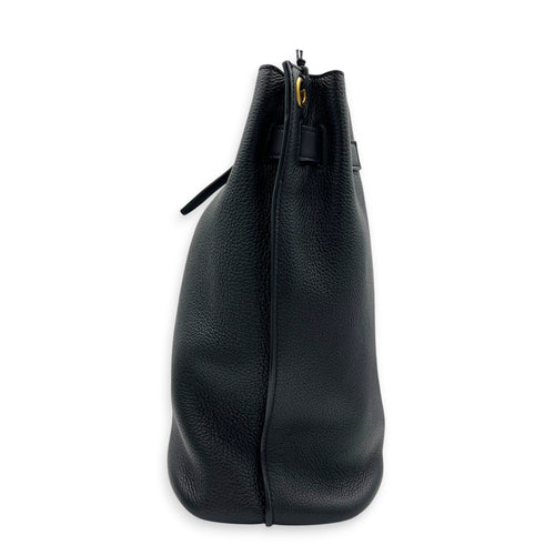 Boucle Bucket Bag Black in Calfskin, Gold hardware