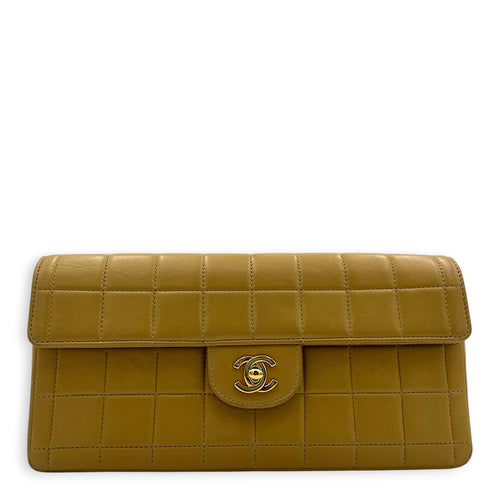 Chocolate Bar Shoulder Bag East West Beige in Lambskin, Gold hardware