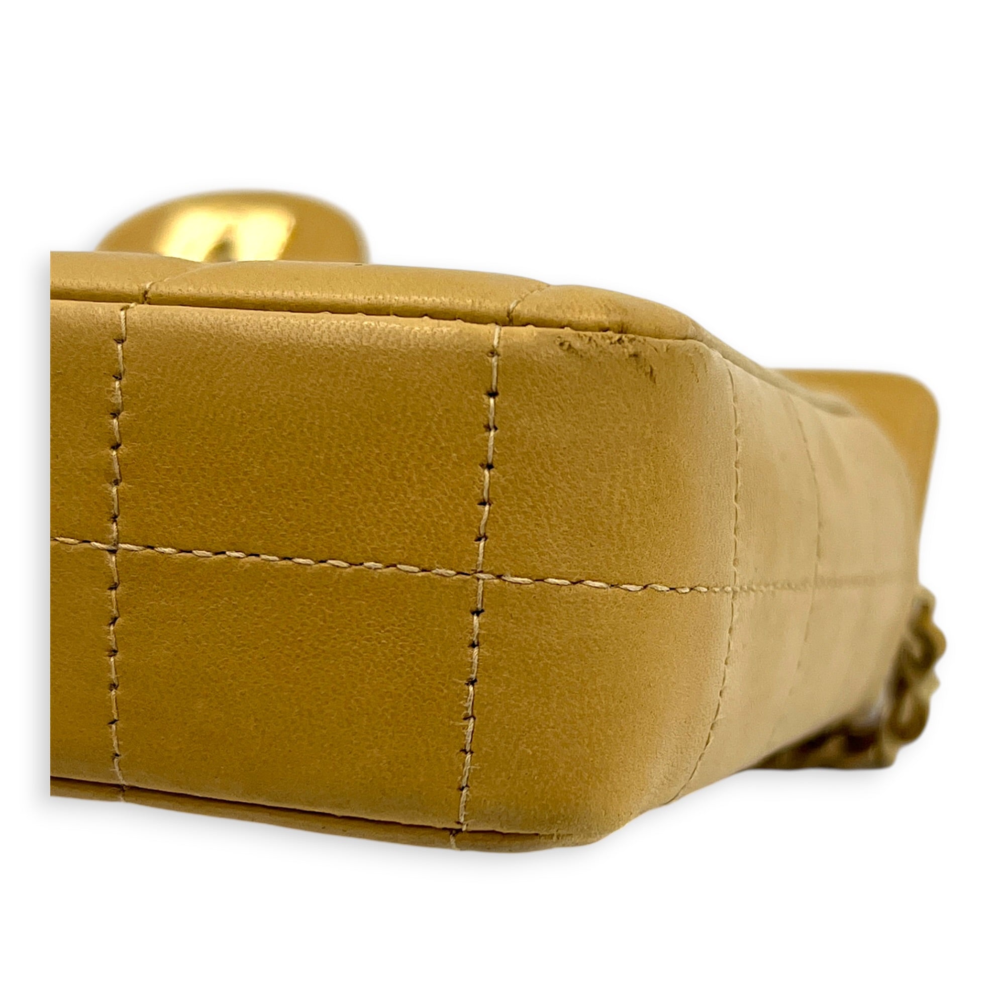 Chocolate Bar Shoulder Bag East West Beige in Lambskin, Gold hardware