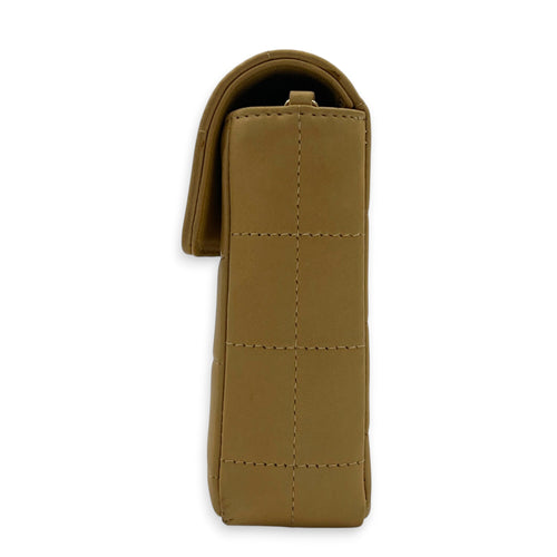 Chocolate Bar Shoulder Bag East West Beige in Lambskin, Gold hardware