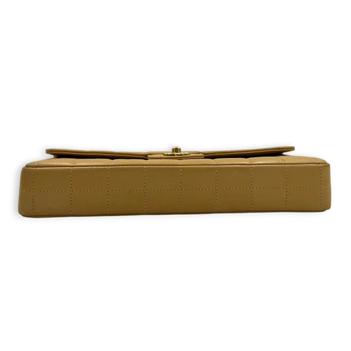 Chocolate Bar Shoulder Bag East West Beige in Lambskin, Gold hardware