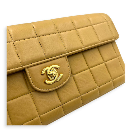 Chocolate Bar Shoulder Bag East West Beige in Lambskin, Gold hardware