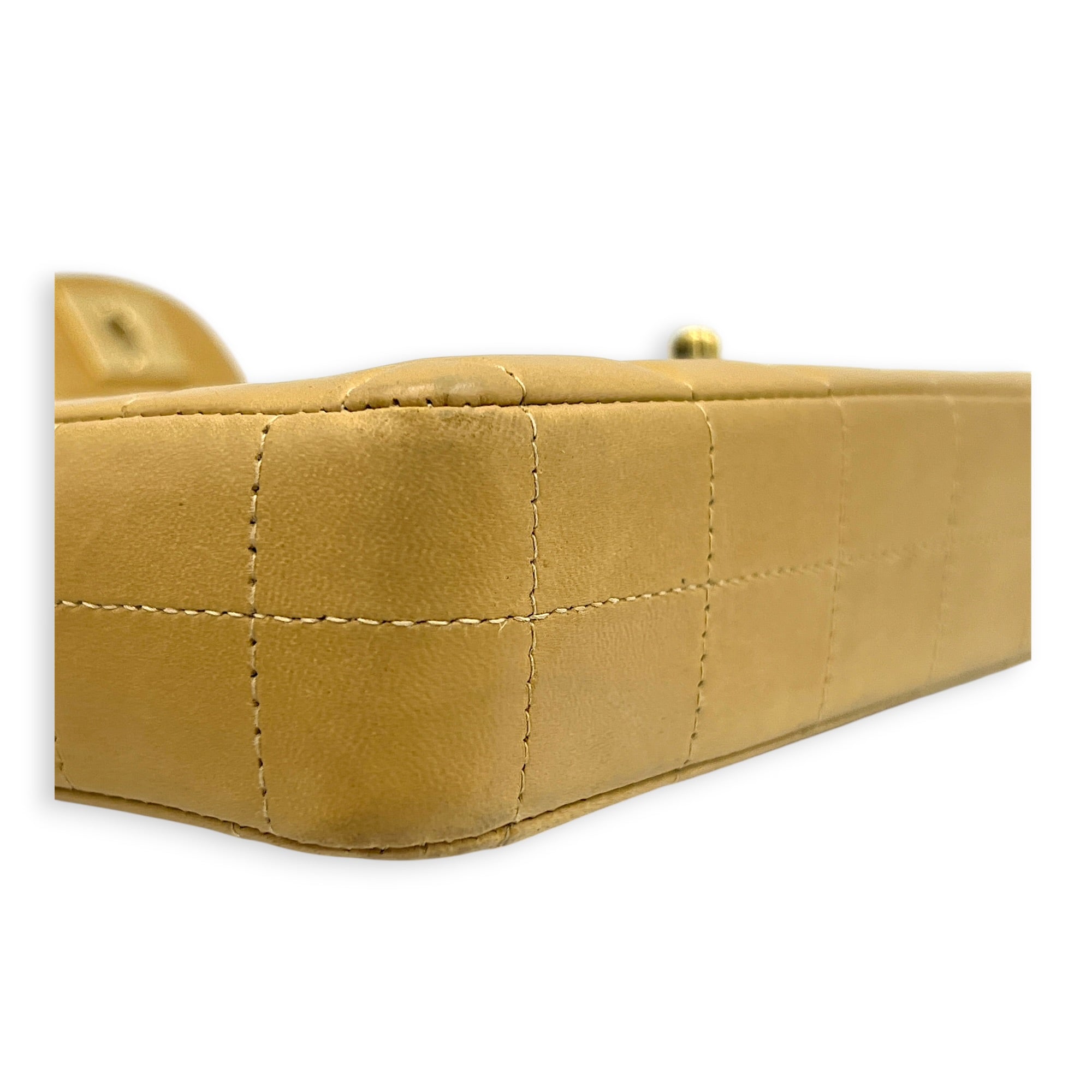 Chocolate Bar Shoulder Bag East West Beige in Lambskin, Gold hardware