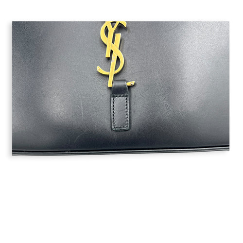 Le 5 A 7 Shoulder Bag Noir in Calfskin, Gold hardware
