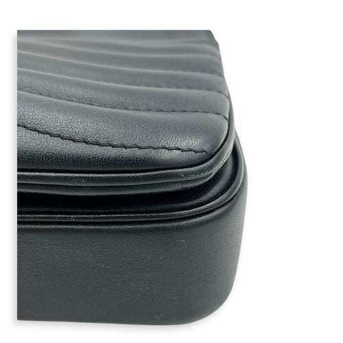 New Wave Shoulder Bag MM Black in Calfskin, Gold hardware