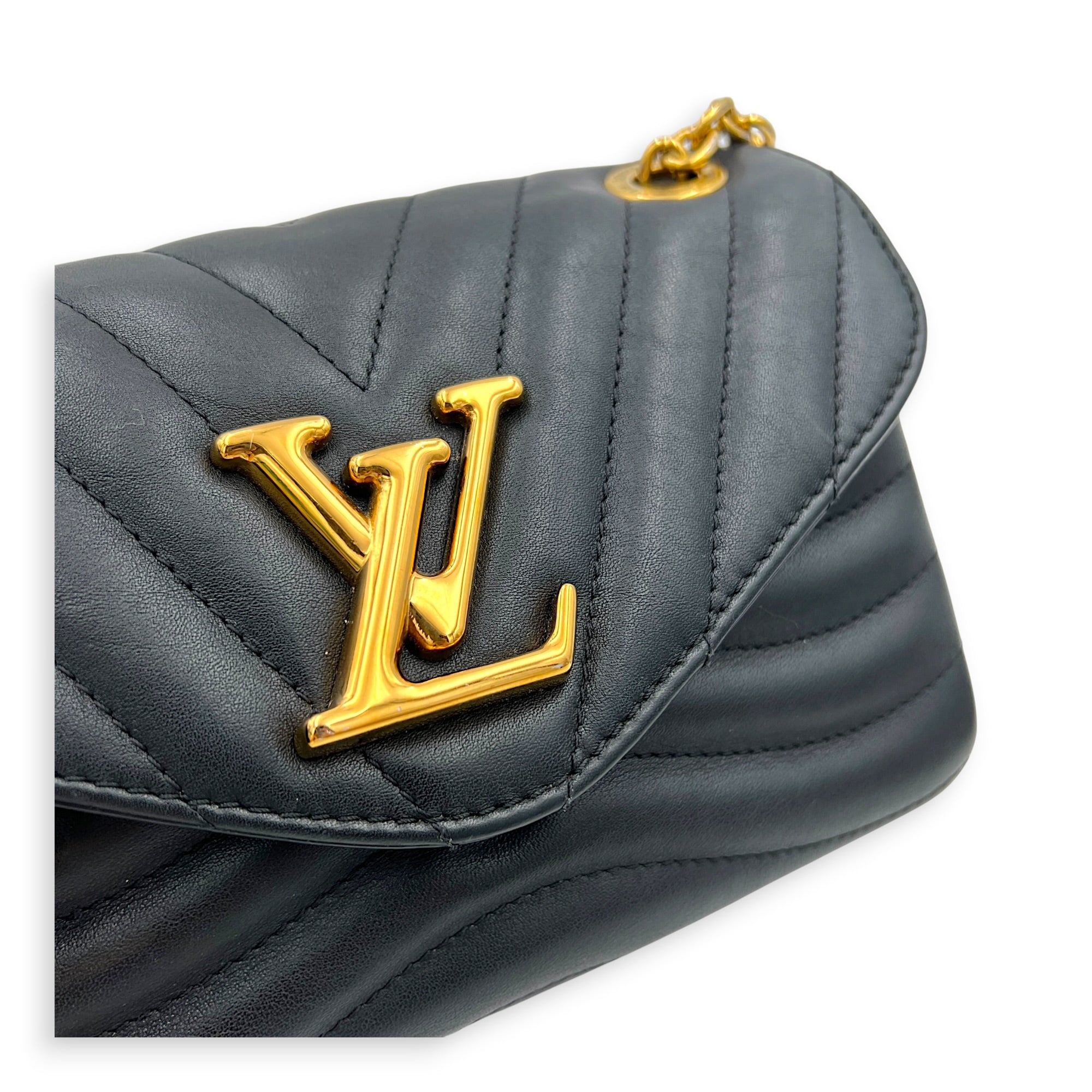 New Wave Shoulder Bag MM Black in Calfskin, Gold hardware