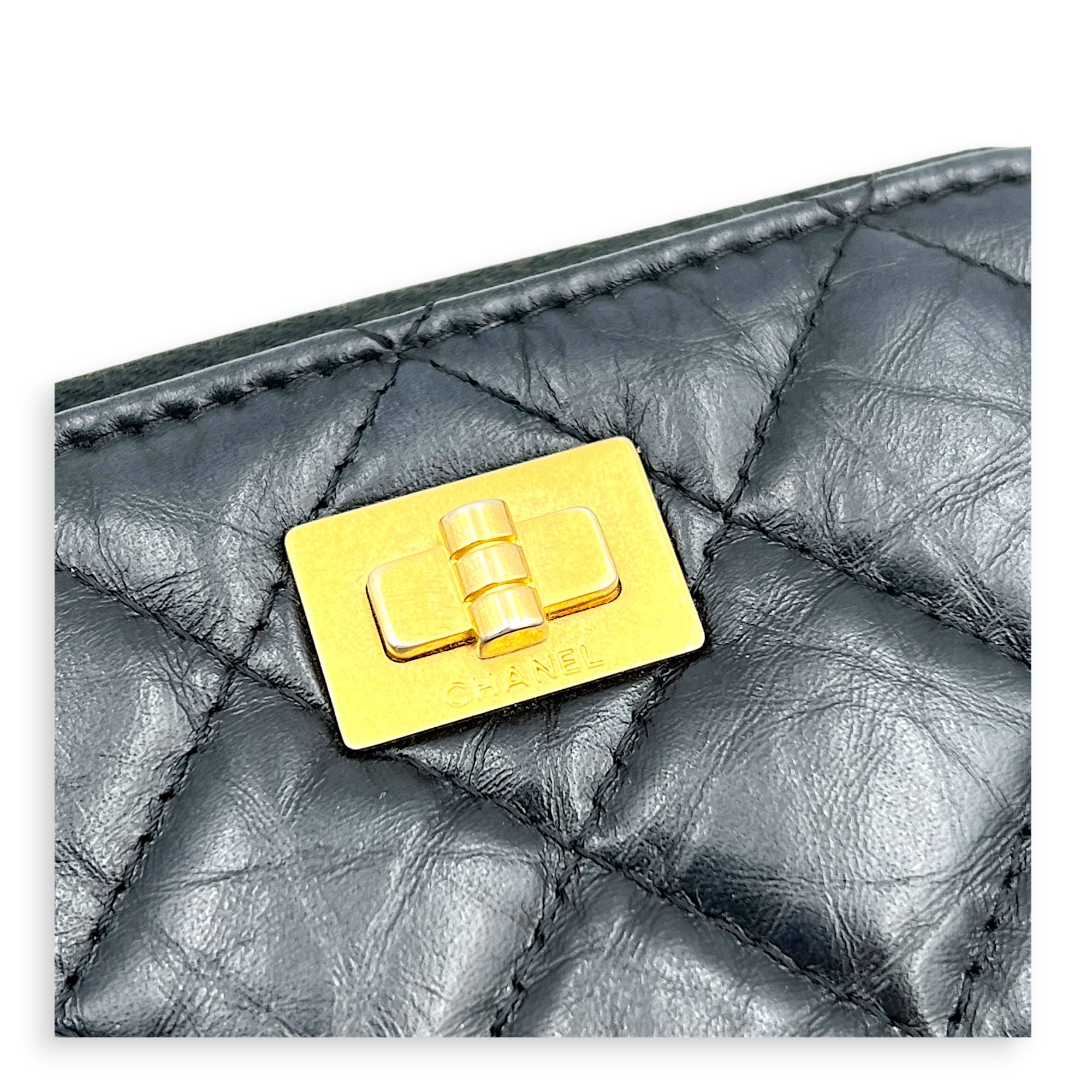 2.55 Wallet Zipped Black in Distressed Leather, Gold hardware