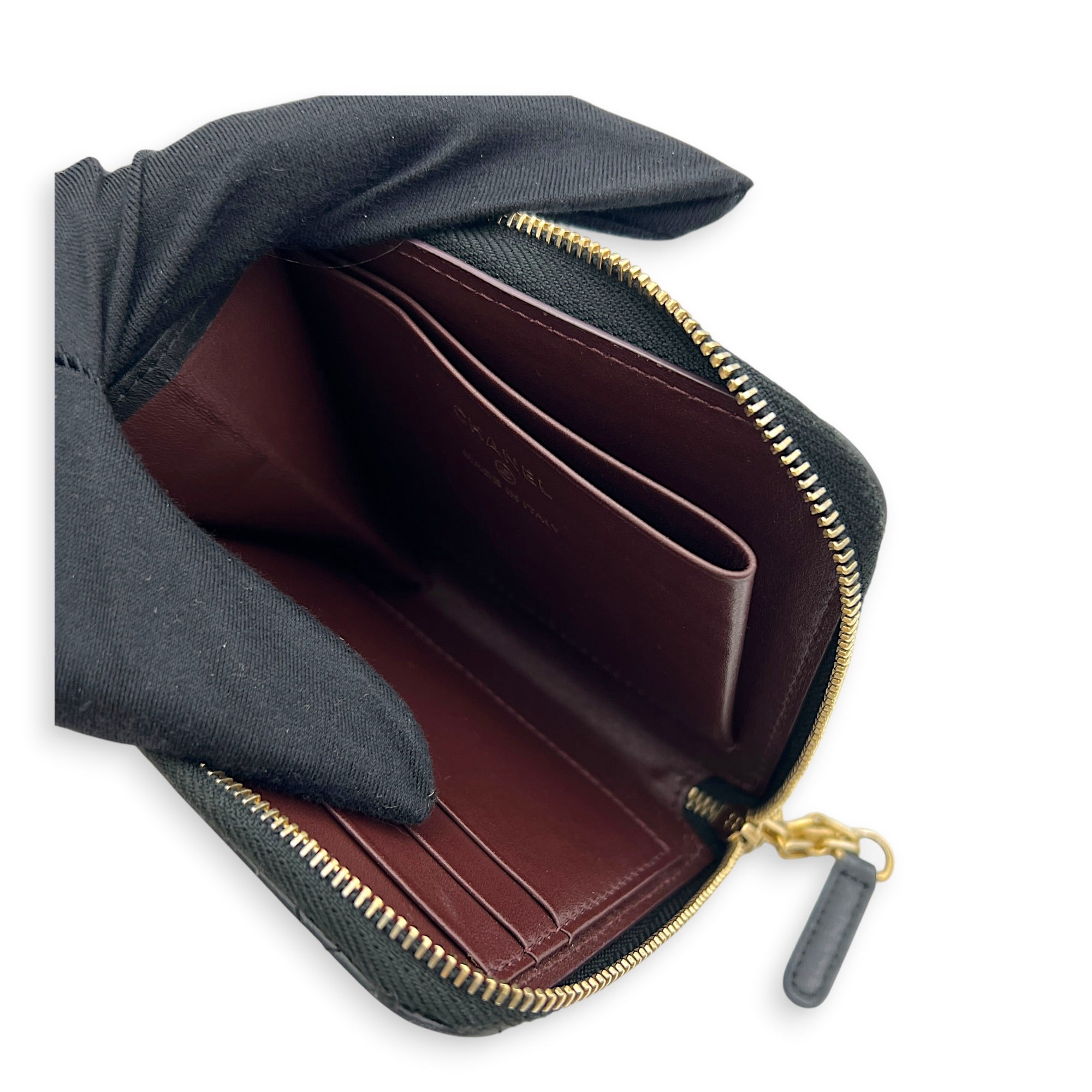 2.55 Wallet Zipped Black in Distressed Leather, Gold hardware