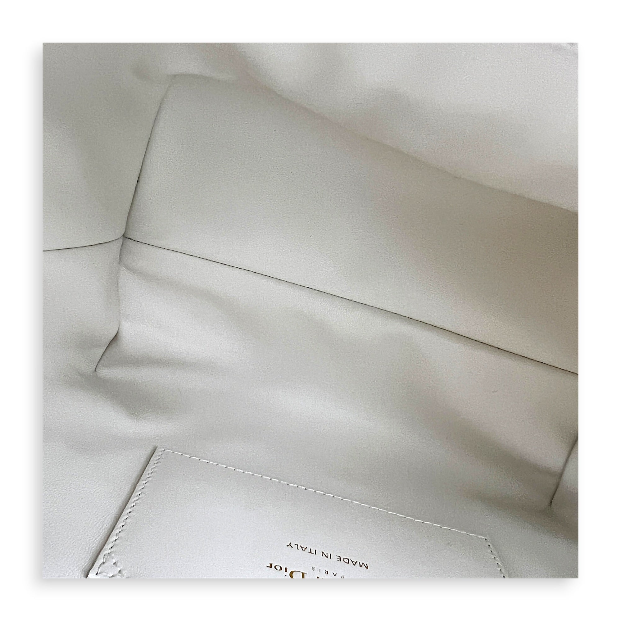 Toujours Tote Bag Vertical  White in Calfskin, Gold hardware