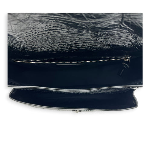Niki Shoulder Bag Medium Noir in Distressed Leather, Silver hardware