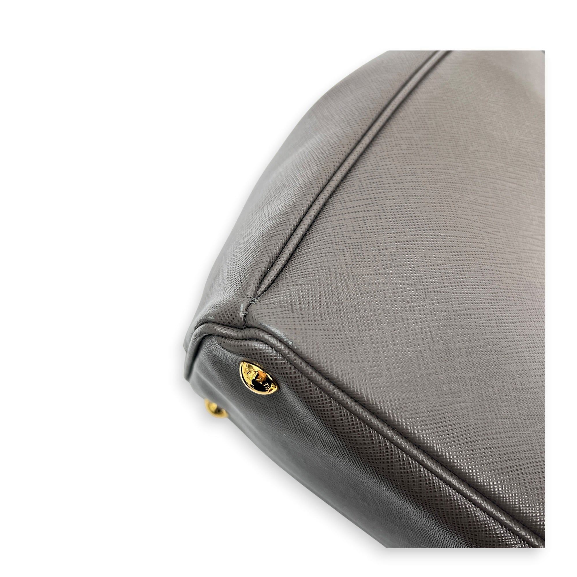 Galleria Top Handle Bag Large Argilla in Saffiano Leather, Gold hardware