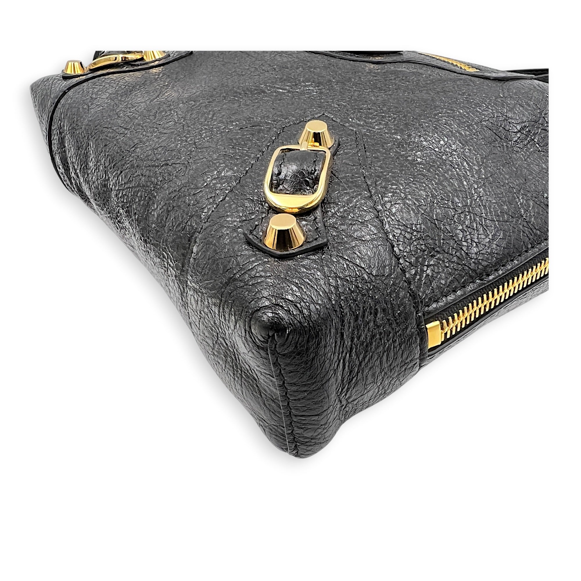 City Shoulder Bag Noir in Distressed Leather, Gold hardware