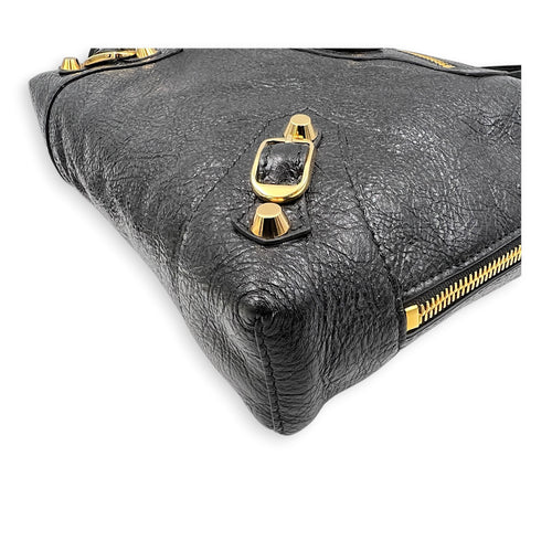City Shoulder Bag Noir in Distressed Leather, Gold hardware
