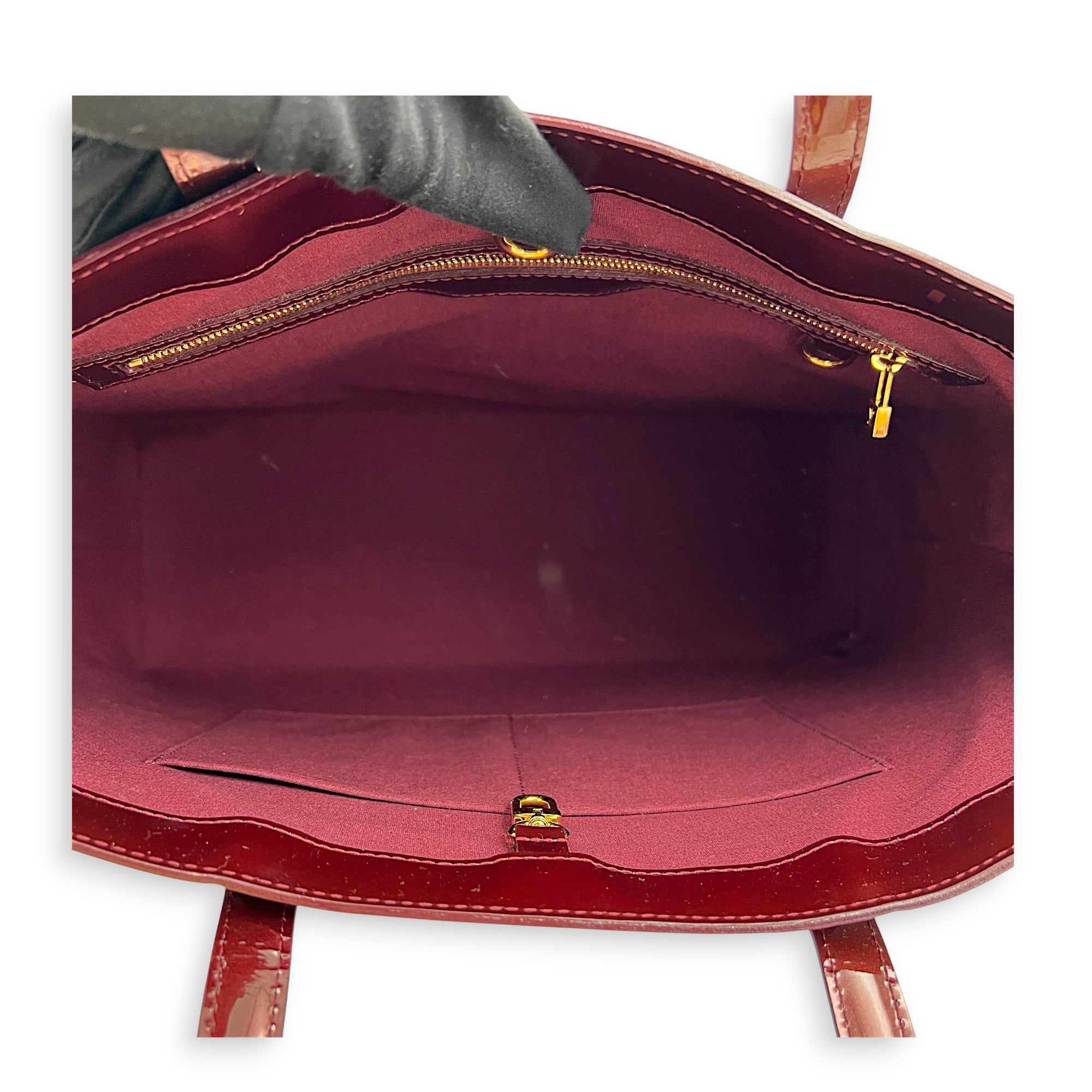 Wilshire Tote Bag Amarante in Monogram Vernis Leather, Gold hardware