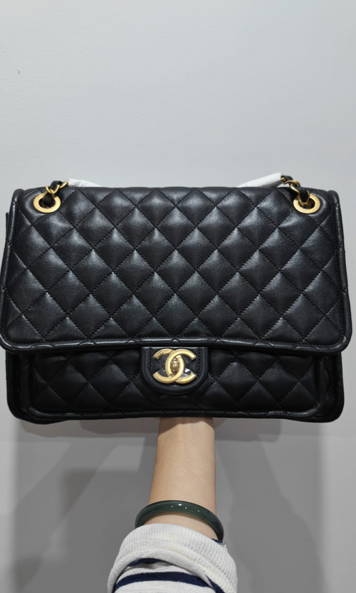 Flap Shoulder Bag Black in Calfskin, Gold hardware