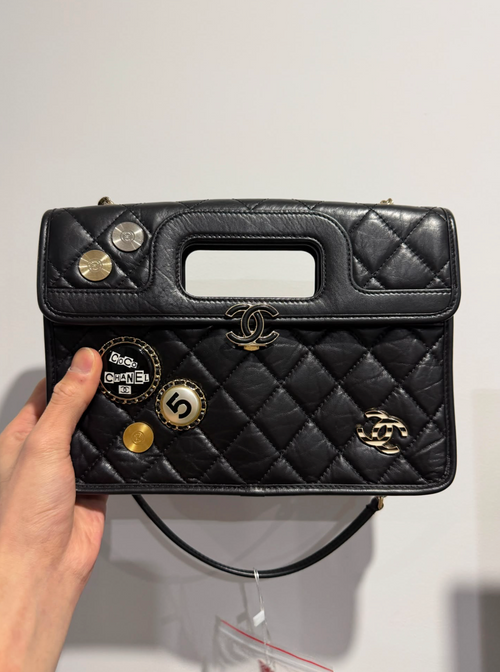 Medallion Shoulder Bag Black