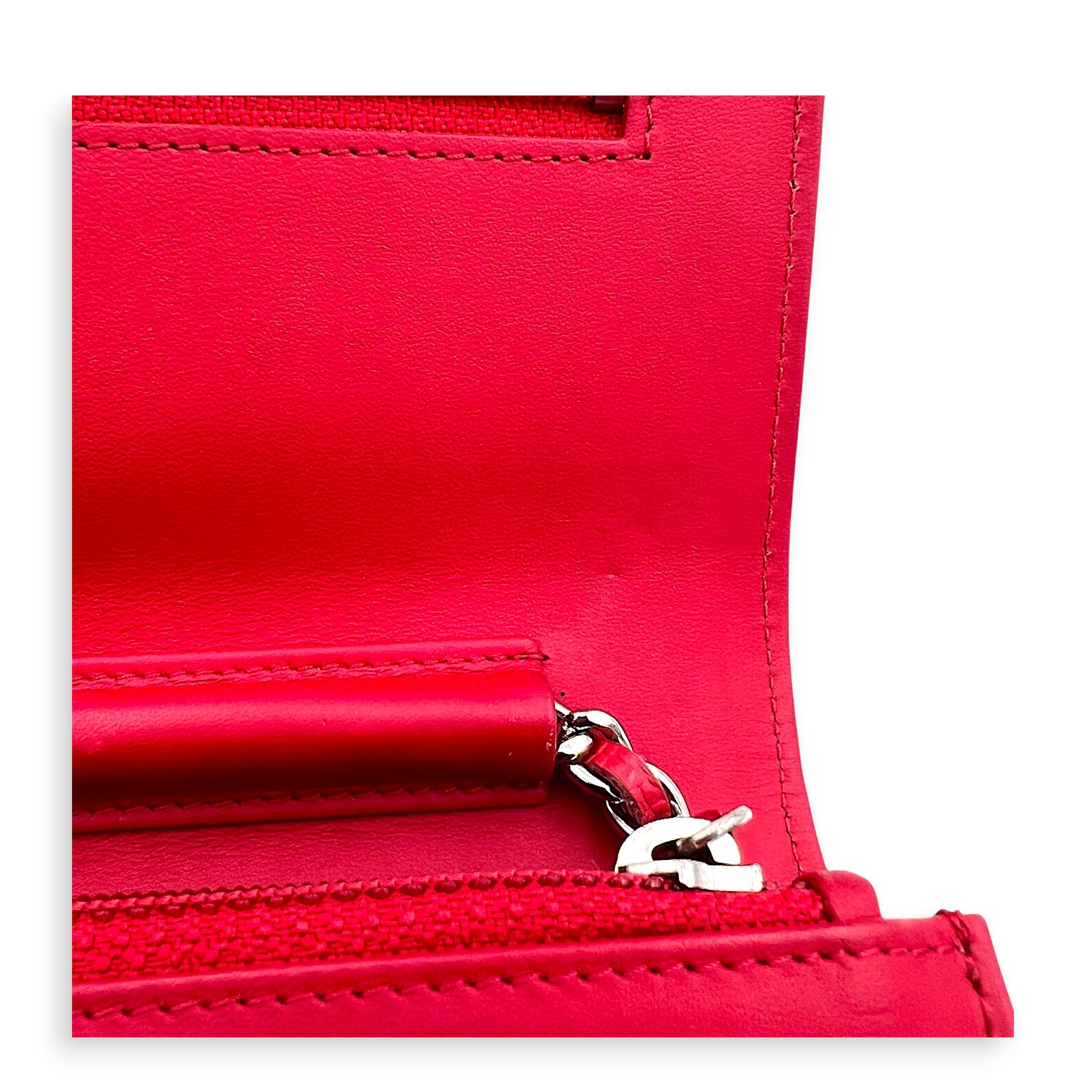 CC Red Wallet On Chain in Caviar Leather, Silver hardware