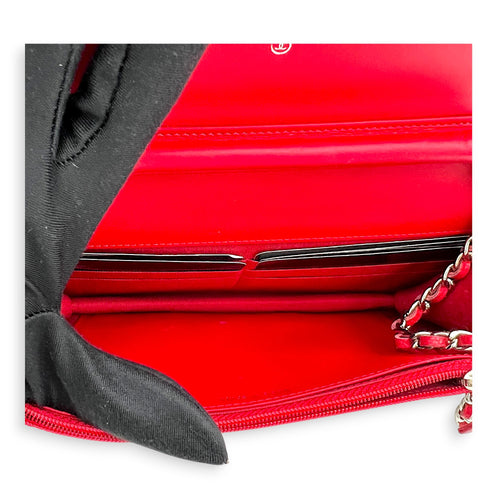 CC Red Wallet On Chain in Caviar Leather, Silver hardware