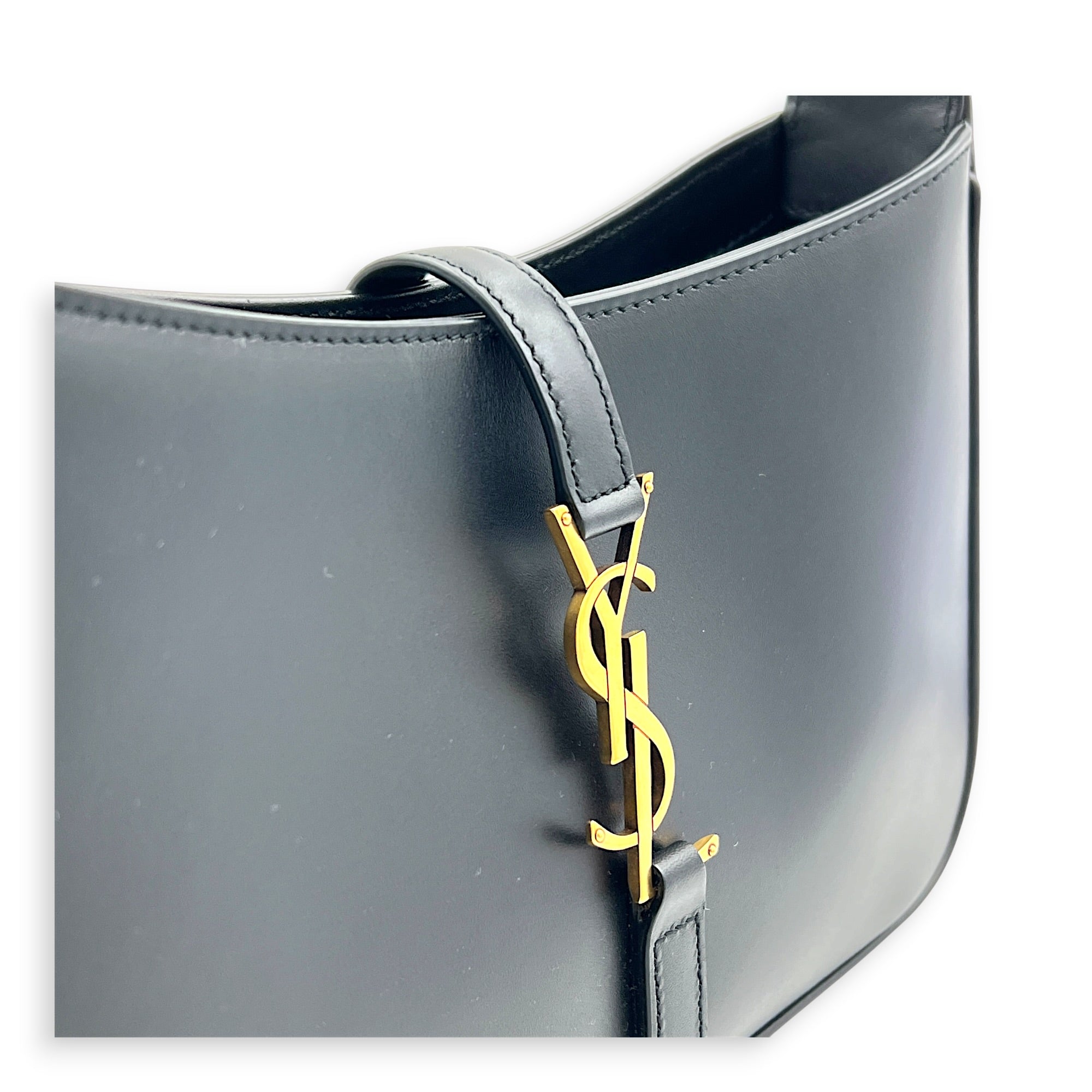 Le 5 A 7 Black Shoulder Bag in Calfskin, Gold hardware