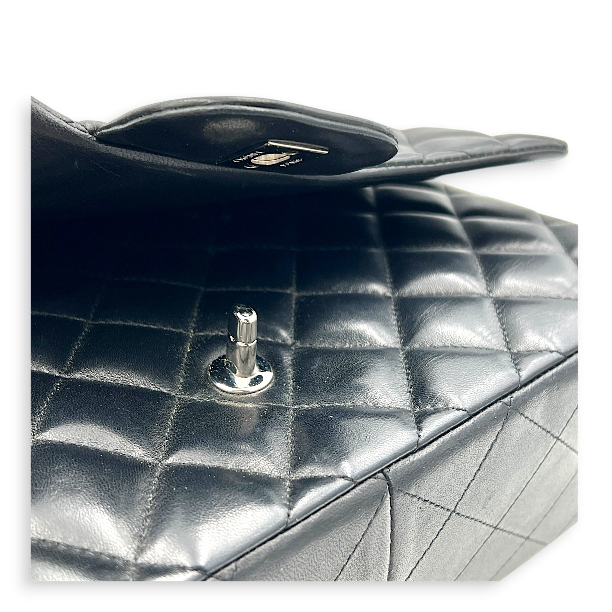 Classic Single Flap Jumbo Black Shoulder Bag in Lambskin, Silver hardware