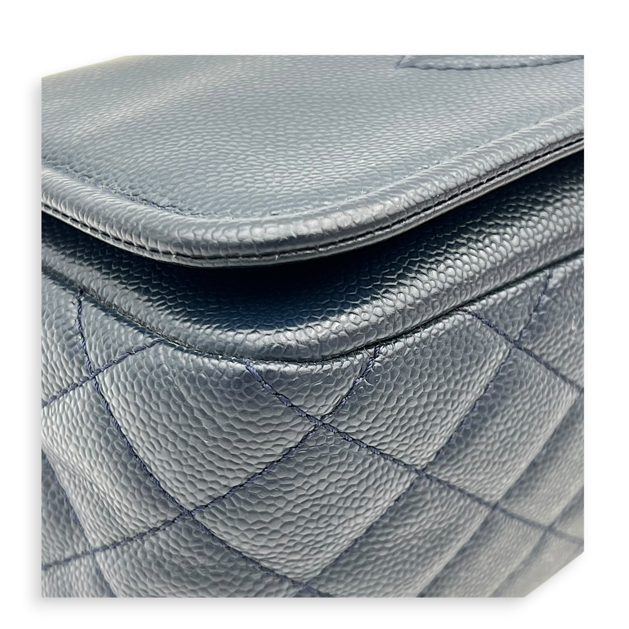 Timeless CC Shoulder Bag Navy in Caviar Leather, Silver hardware