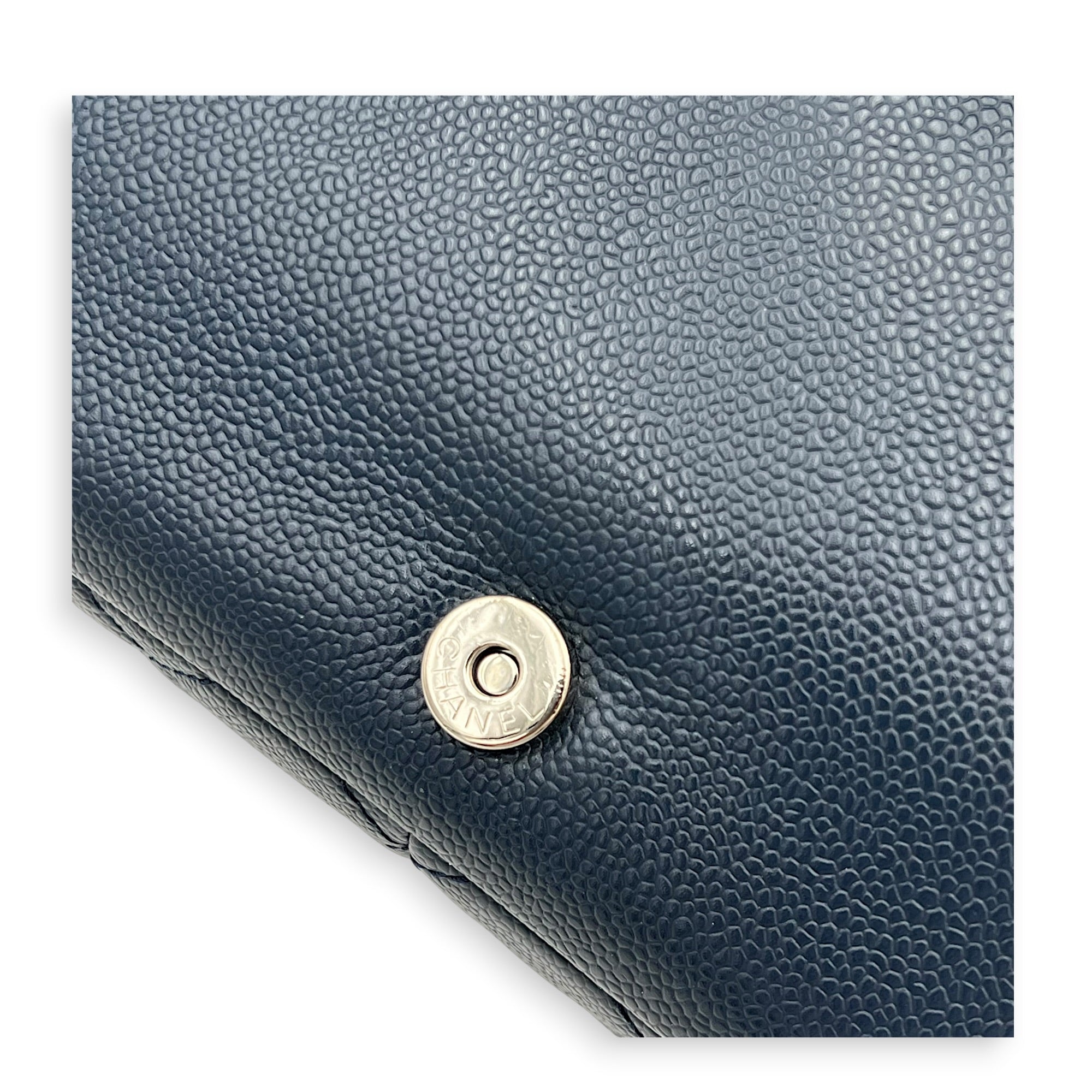 Timeless CC Shoulder Bag Navy in Caviar Leather, Silver hardware