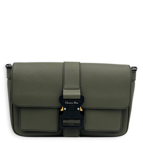 Hit The Road Messenger Green in Calfskin, Silver hardware