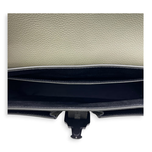 Hit The Road Messenger Green in Calfskin, Silver hardware