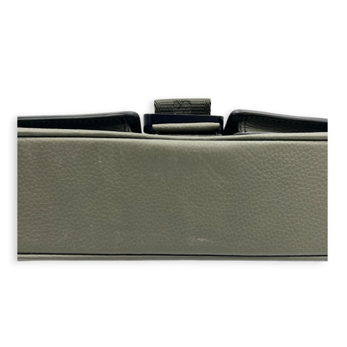 Hit The Road Messenger Green in Calfskin, Silver hardware