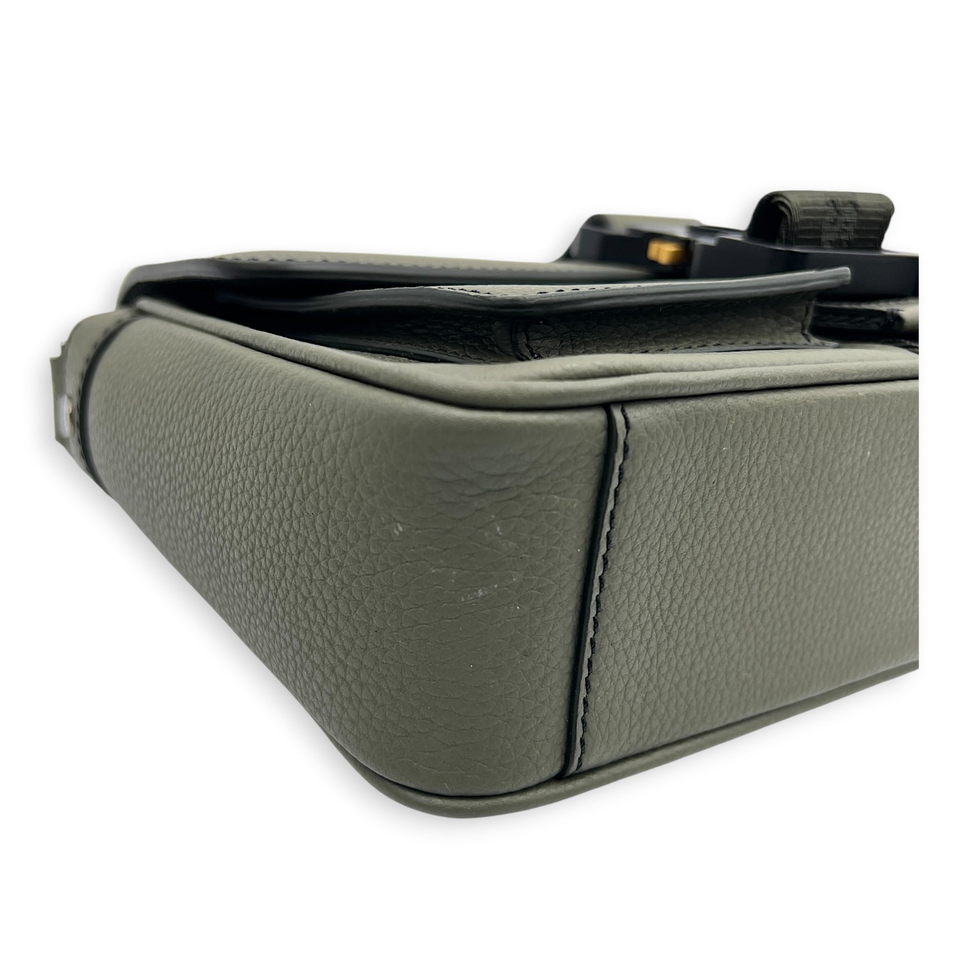 Hit The Road Messenger Green in Calfskin, Silver hardware