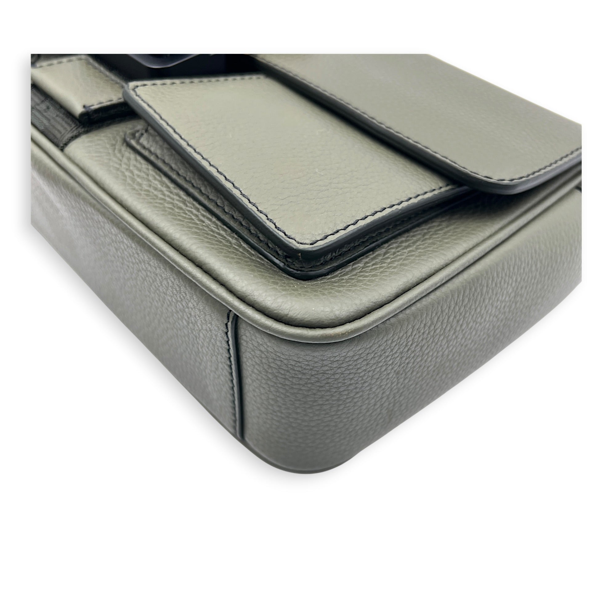 Hit The Road Messenger Green in Calfskin, Silver hardware