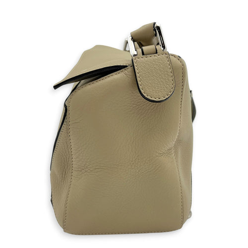 Puzzle Shoulder Bag Medium Beige in Calfskin, Silver hardware