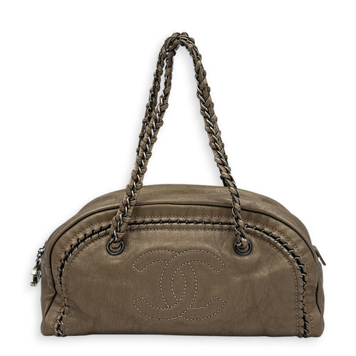 Chain Trim Luxe Ligne Gold/Metallic Gold Shoulder Bag in Calfskin, Ruthenium hardware