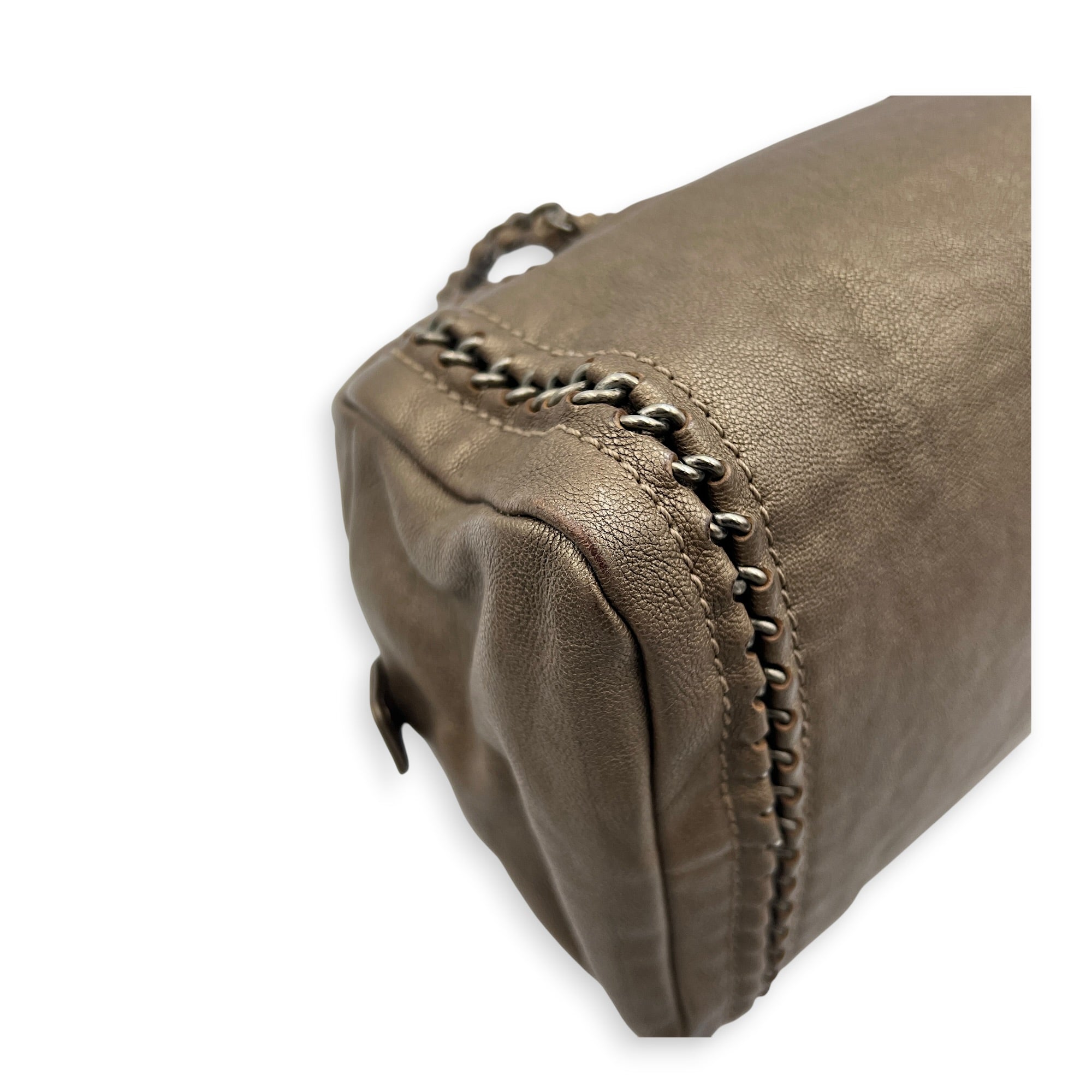 Chain Trim Luxe Ligne Gold/Metallic Gold Shoulder Bag in Calfskin, Ruthenium hardware