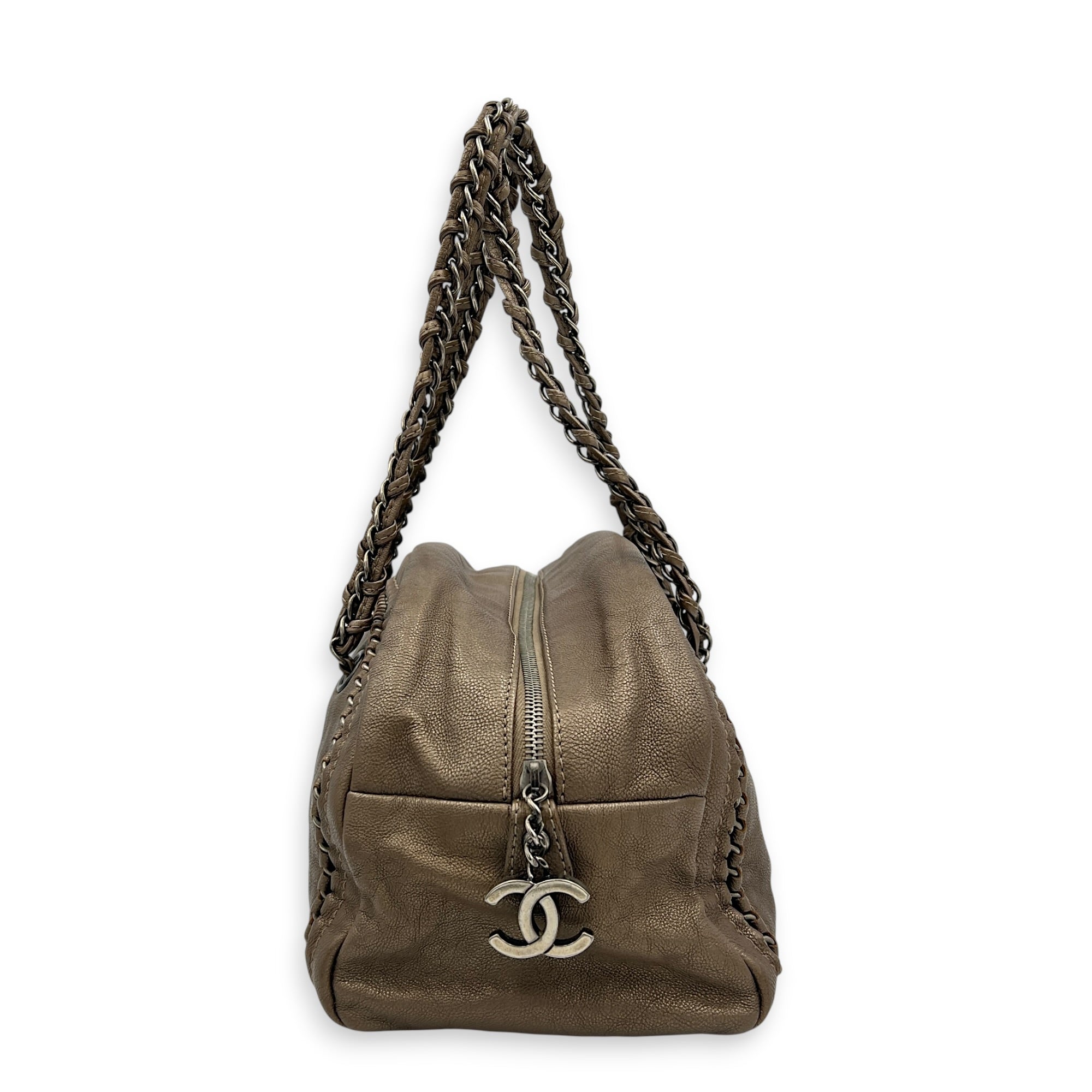 Chain Trim Luxe Ligne Gold/Metallic Gold Shoulder Bag in Calfskin, Ruthenium hardware
