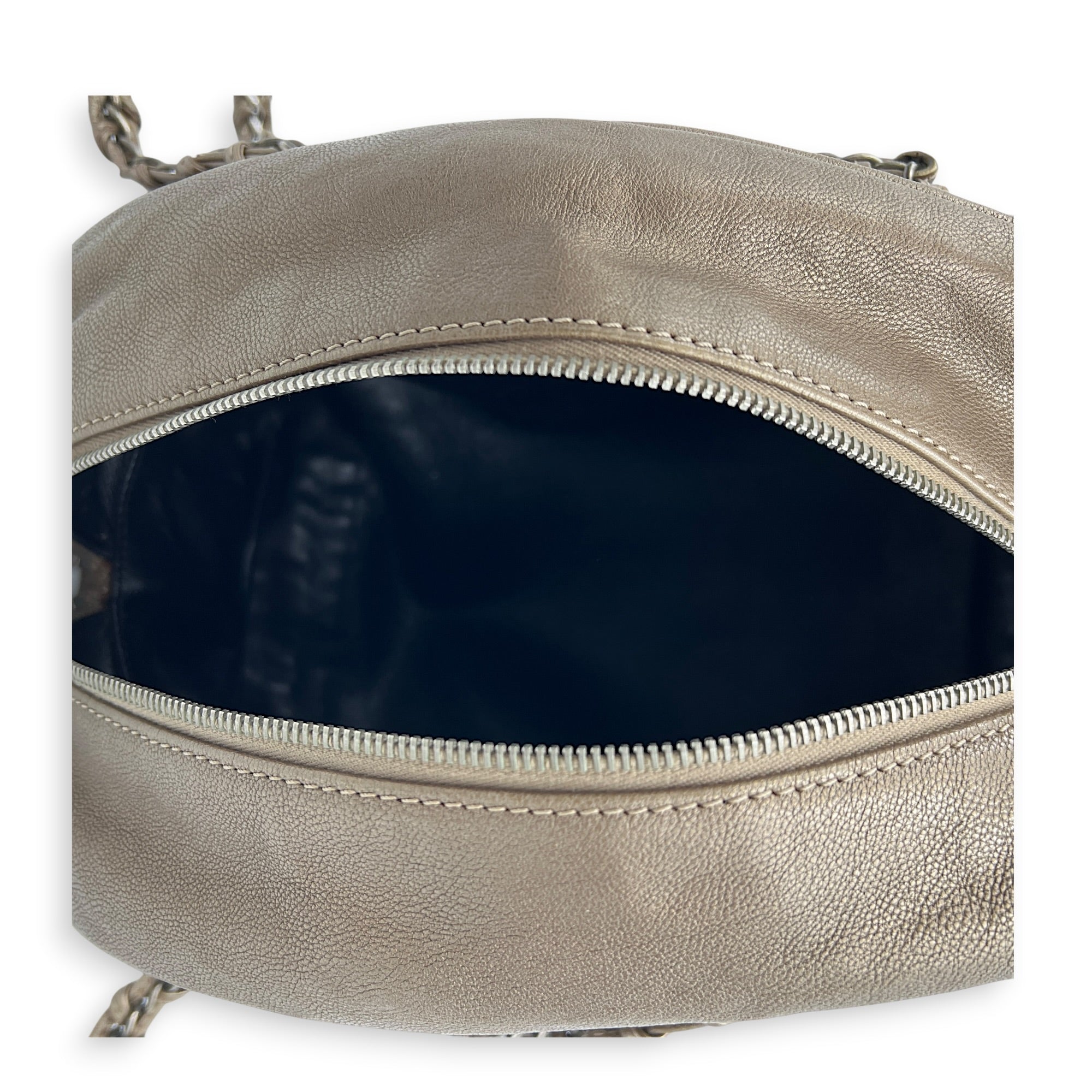Chain Trim Luxe Ligne Gold/Metallic Gold Shoulder Bag in Calfskin, Ruthenium hardware