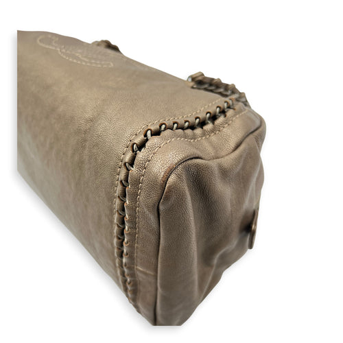 Chain Trim Luxe Ligne Gold/Metallic Gold Shoulder Bag in Calfskin, Ruthenium hardware