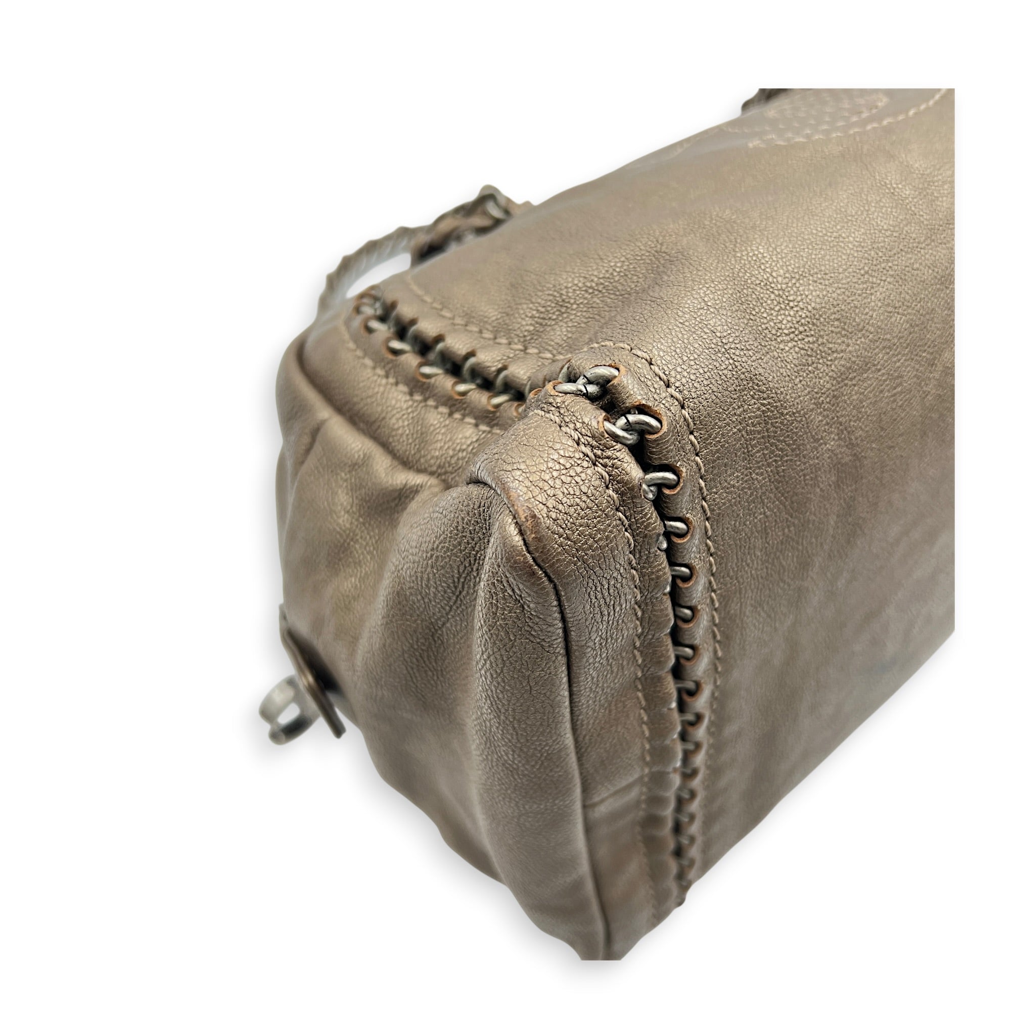 Chain Trim Luxe Ligne Gold/Metallic Gold Shoulder Bag in Calfskin, Ruthenium hardware