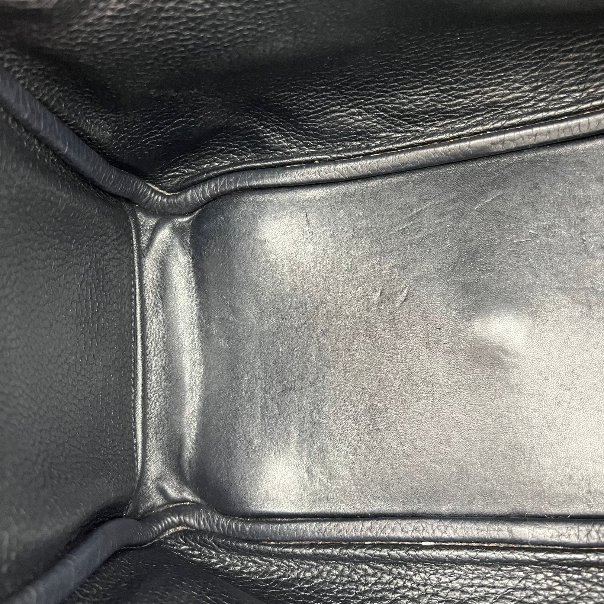 Lindy 30 Black Shoulder Bag in Clemence, Palladium hardware