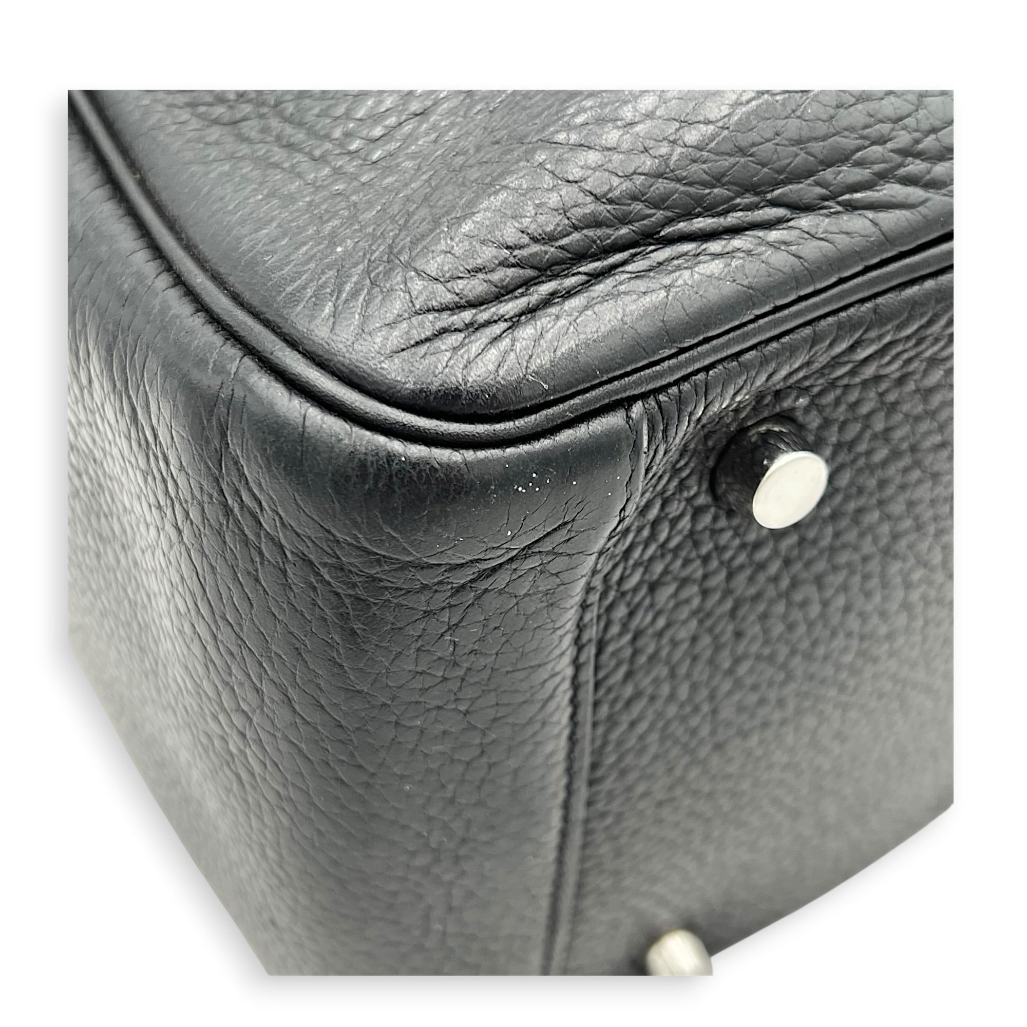Lindy 30 Black Shoulder Bag in Clemence, Palladium hardware