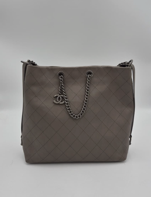 Urban Allure Chain Handle Grey Shoulder Bag in Calfskin, Silver hardware