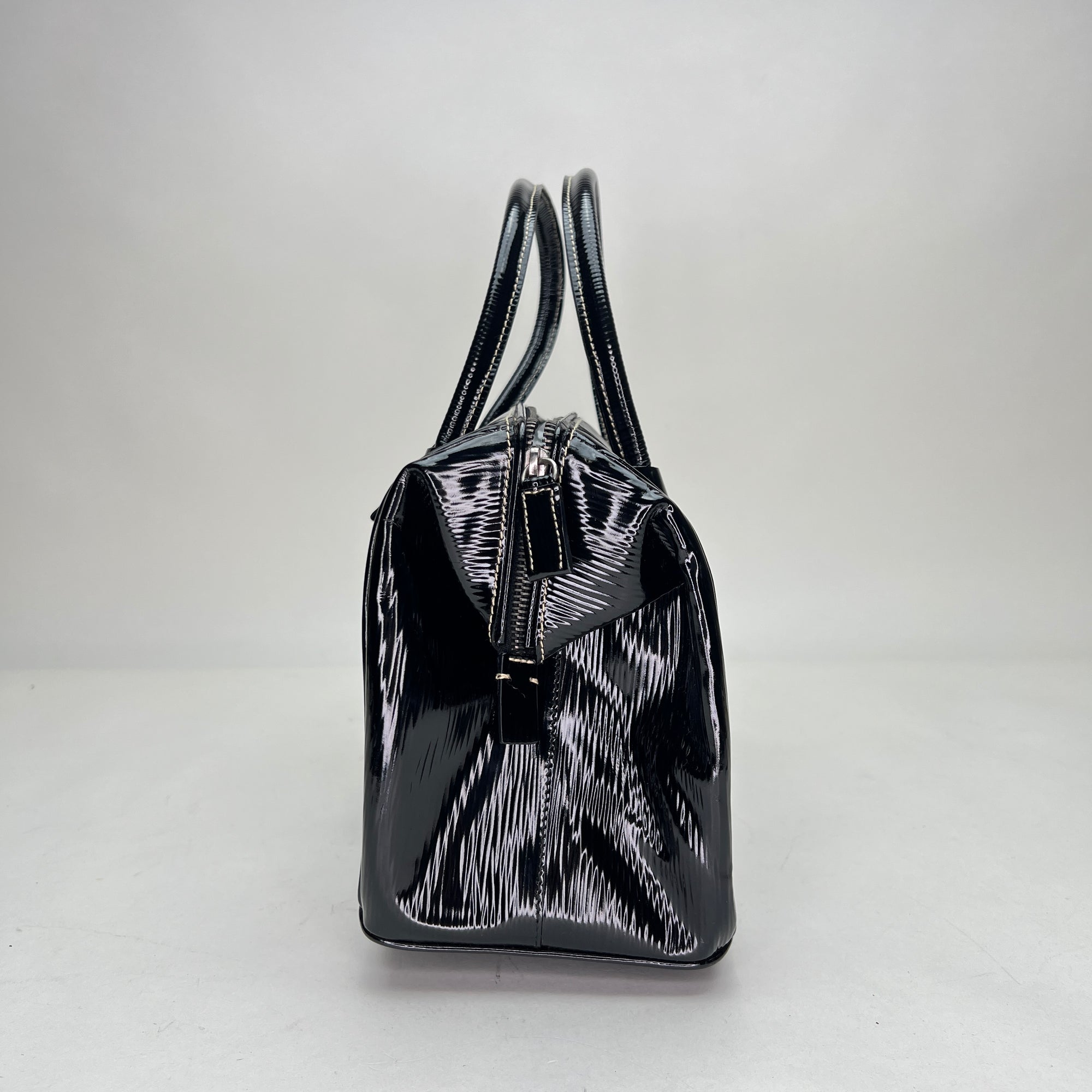 Logo Plaque Shopper Black Top Handle Bag in Patent Leather, Silver hardware