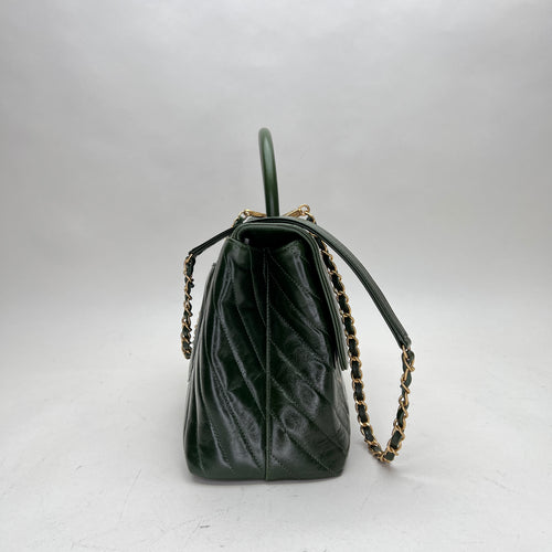 Coco Handle Coco chevron Green Top Handle Bag in Calfskin, Gold hardware