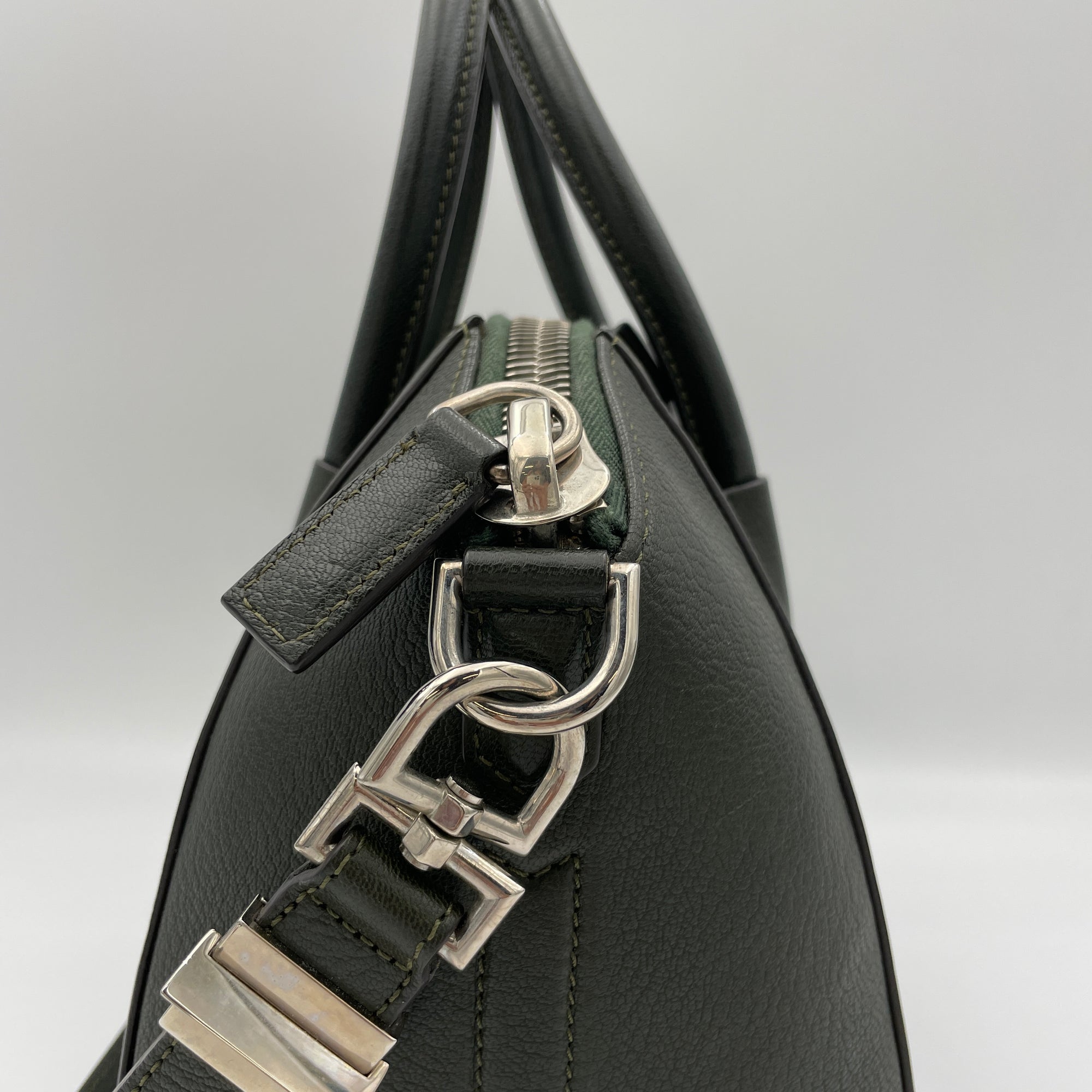 Antigona Medium Green Top Handle Bag in Goat Leather, Silver hardware