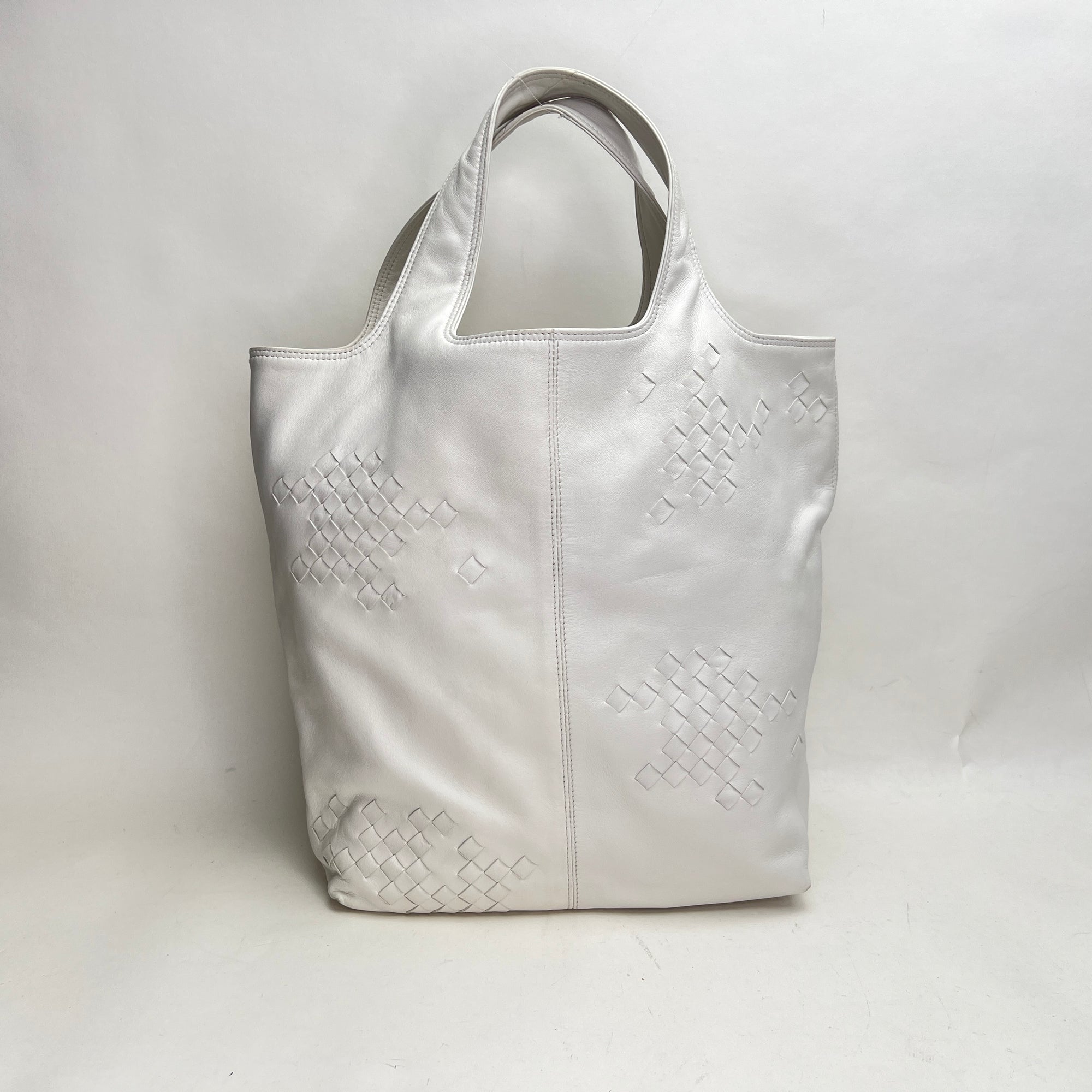 Regent White Tote Bag in Lambskin, Gunmetal hardware