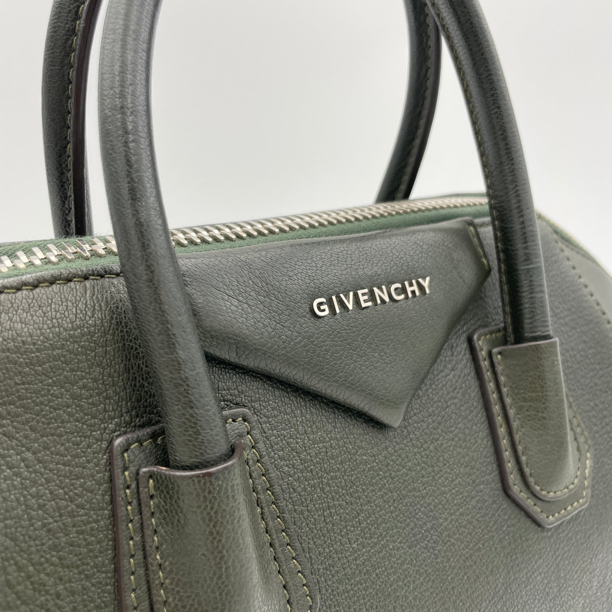 Antigona Medium Green Top Handle Bag in Goat Leather, Silver hardware